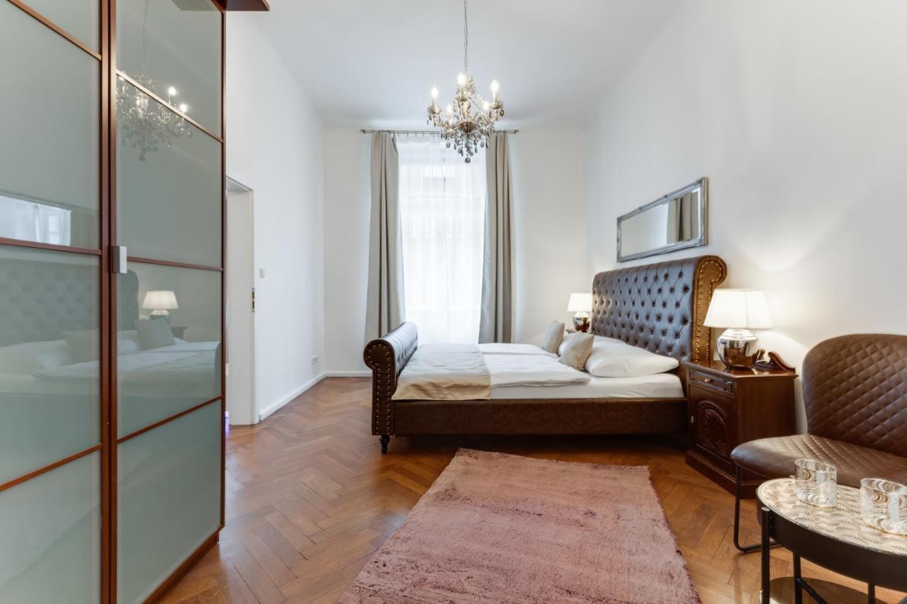Luxury Riverside Apartments In The Center Of Прага Екстер'єр фото