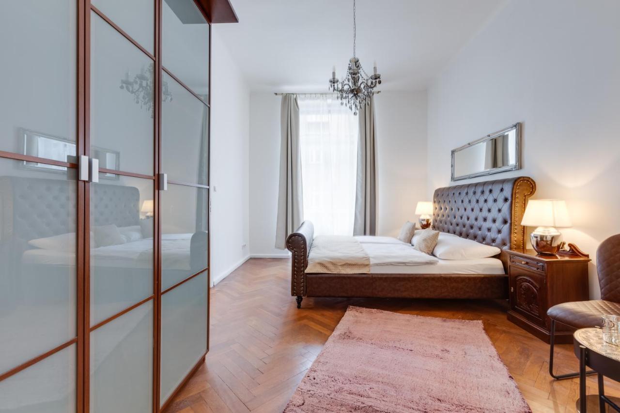 Luxury Riverside Apartments In The Center Of Прага Екстер'єр фото