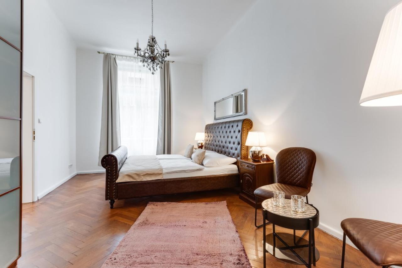 Luxury Riverside Apartments In The Center Of Прага Екстер'єр фото