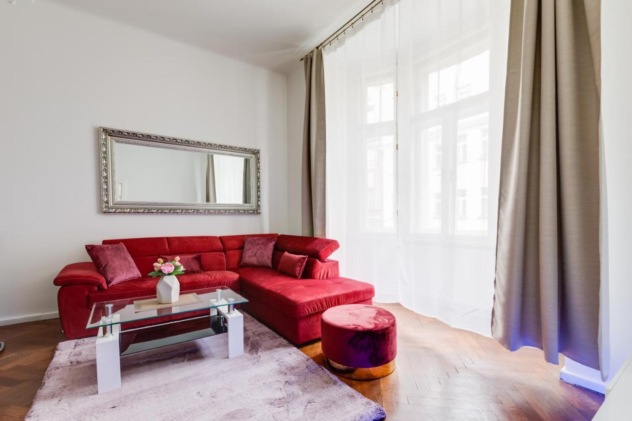 Luxury Riverside Apartments In The Center Of Прага Екстер'єр фото