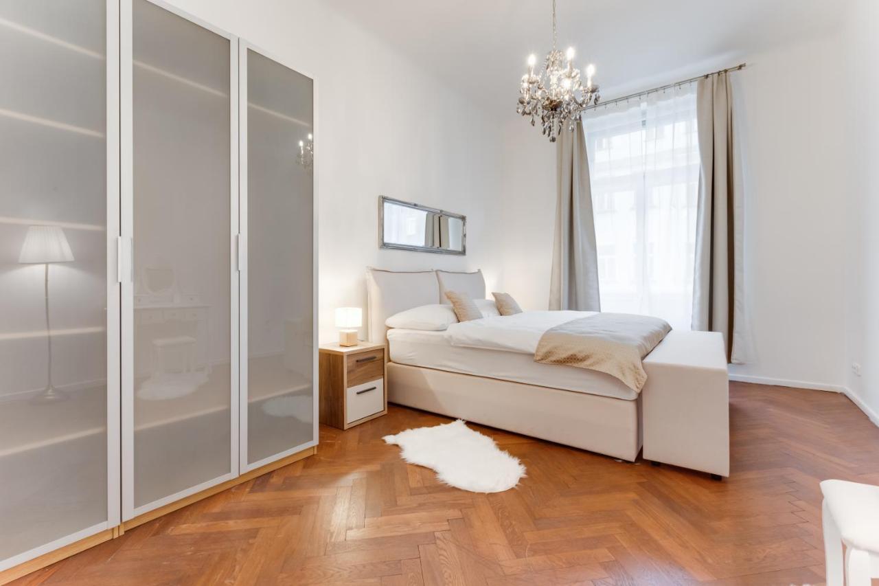 Luxury Riverside Apartments In The Center Of Прага Екстер'єр фото