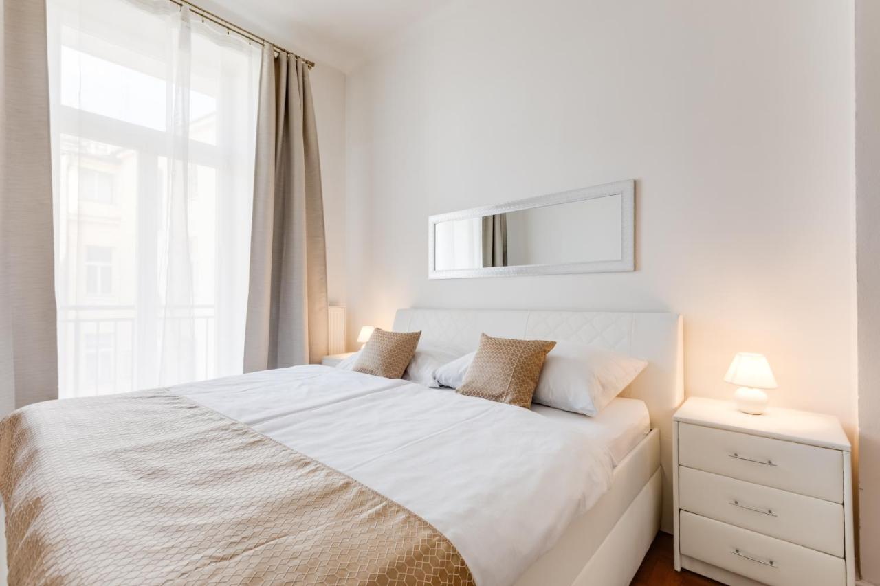 Luxury Riverside Apartments In The Center Of Прага Екстер'єр фото