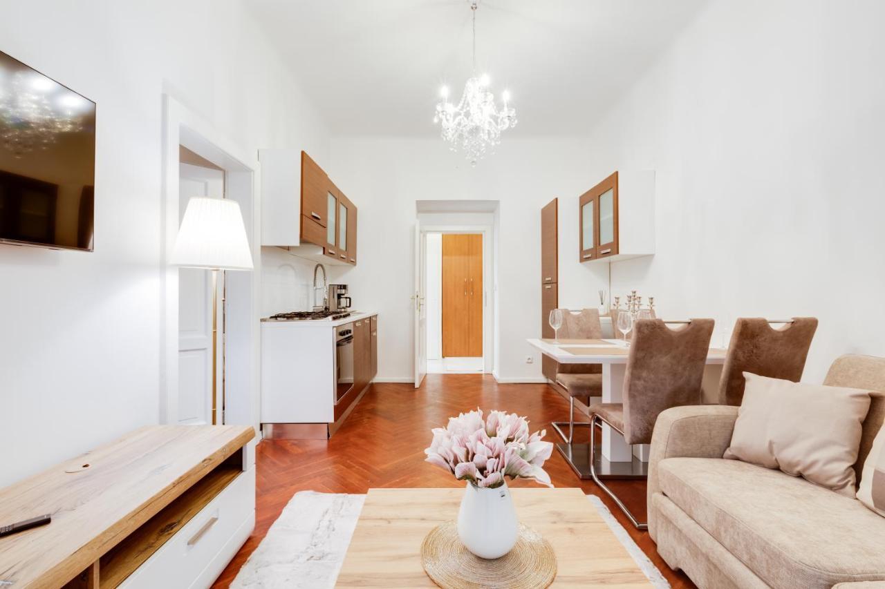 Luxury Riverside Apartments In The Center Of Прага Екстер'єр фото