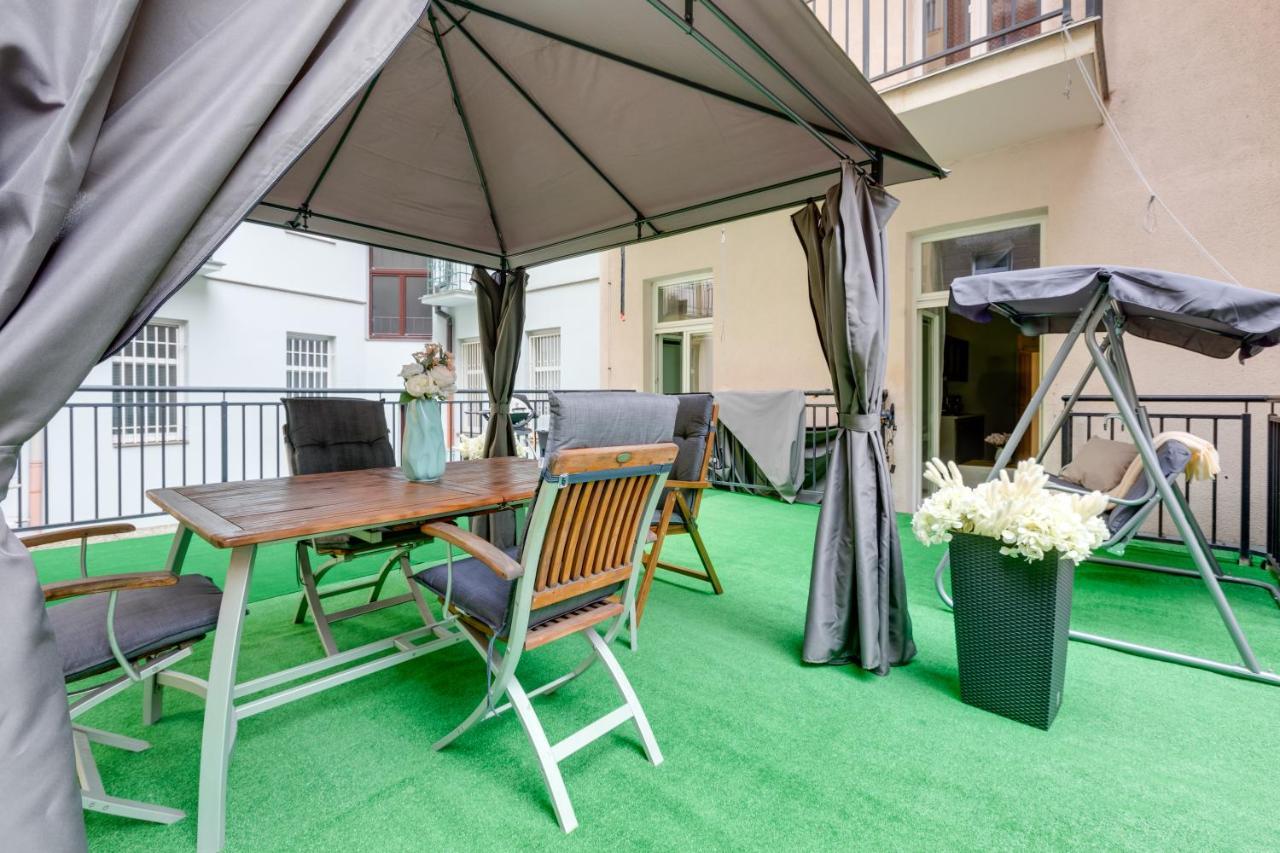 Luxury Riverside Apartments In The Center Of Прага Екстер'єр фото