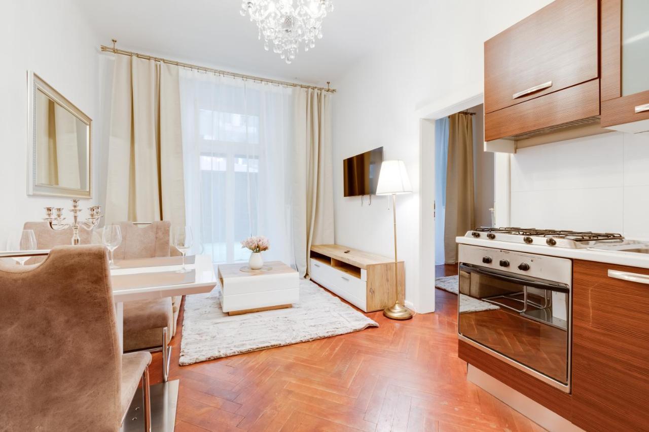 Luxury Riverside Apartments In The Center Of Прага Екстер'єр фото
