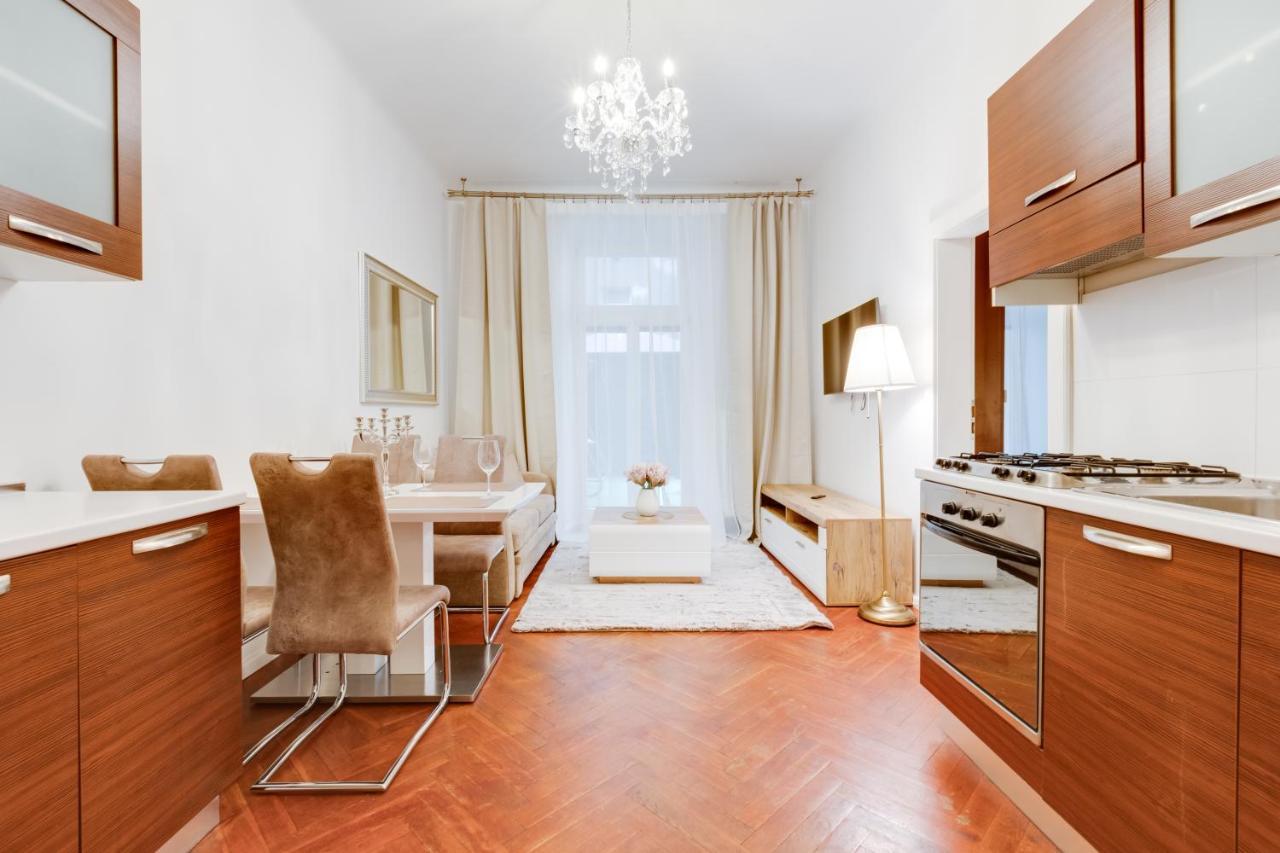 Luxury Riverside Apartments In The Center Of Прага Екстер'єр фото