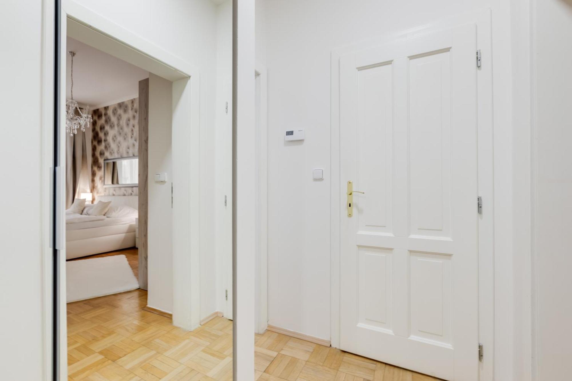 Luxury Riverside Apartments In The Center Of Прага Екстер'єр фото