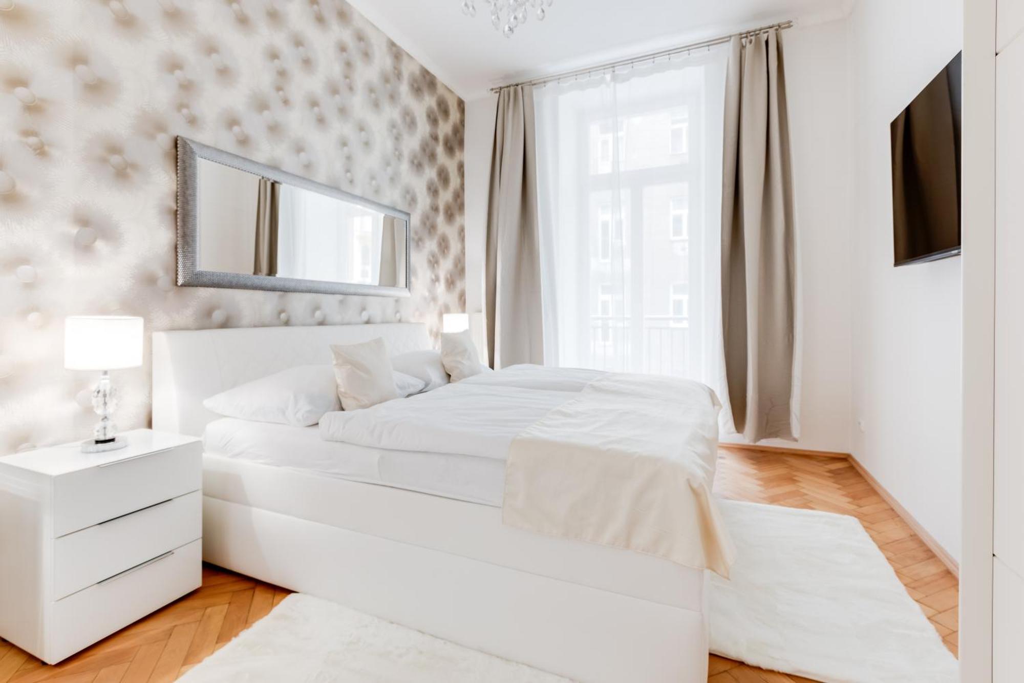 Luxury Riverside Apartments In The Center Of Прага Екстер'єр фото