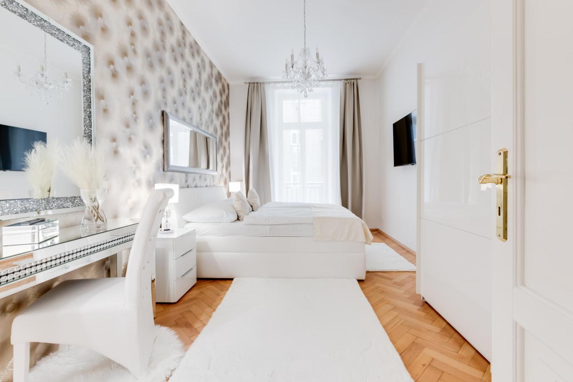 Luxury Riverside Apartments In The Center Of Прага Екстер'єр фото