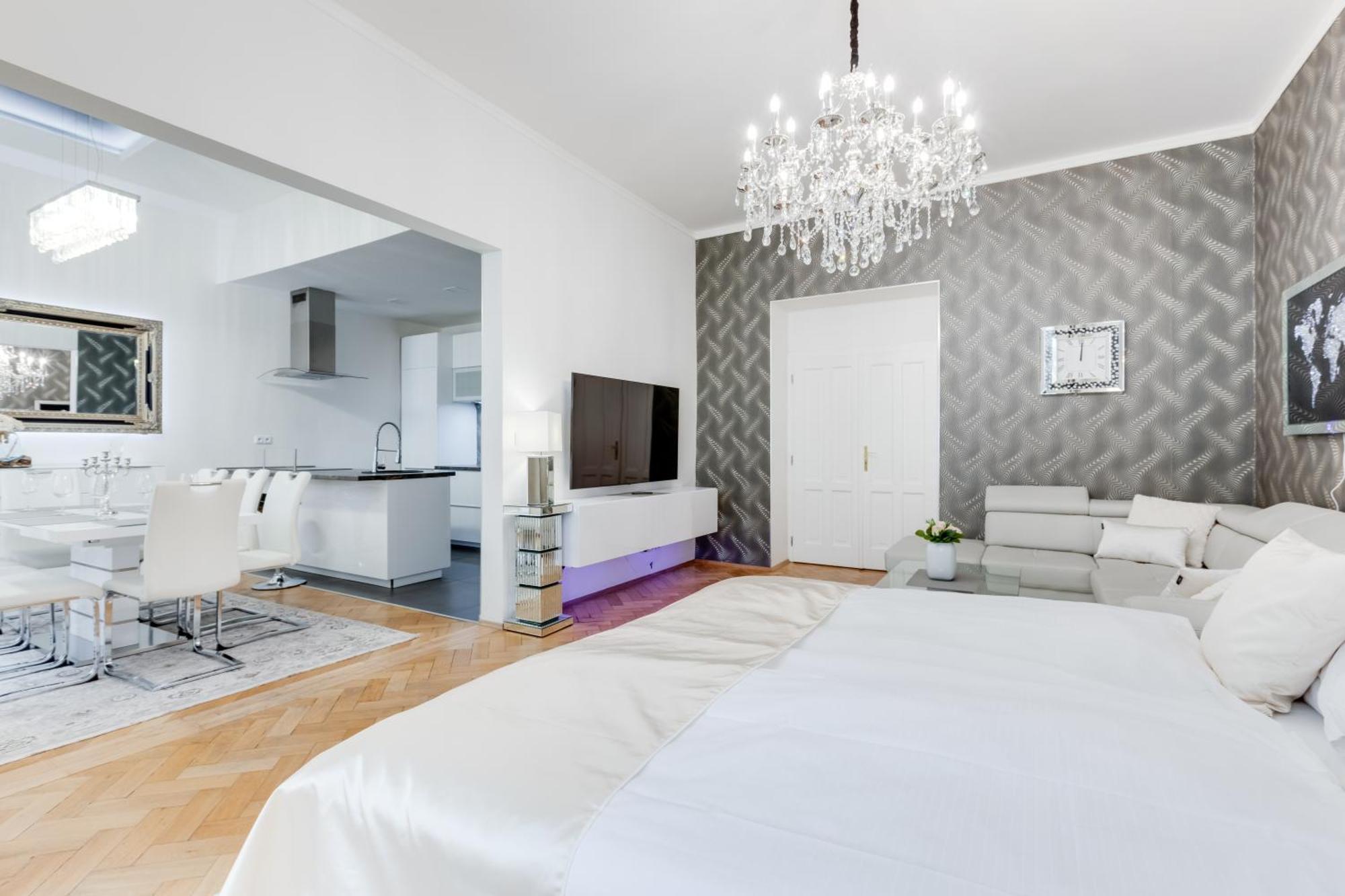 Luxury Riverside Apartments In The Center Of Прага Екстер'єр фото